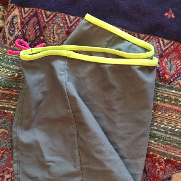 Girl’s One Piece Bathing Suit With Additional Wrap Skirt- by Malibu- Size 18 1/2 - Picture 8 of 10